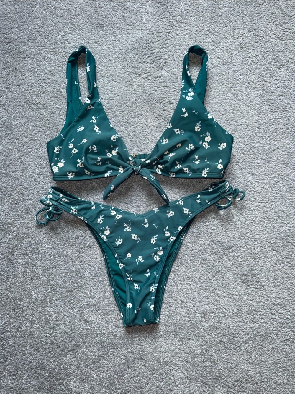 Hollister Bikini - Picture 1 of 7